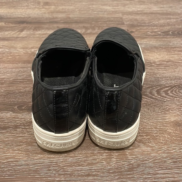 Skechers Memory Foam Black Slip-ons - Women’s 6.5 - Picture 3 of 6